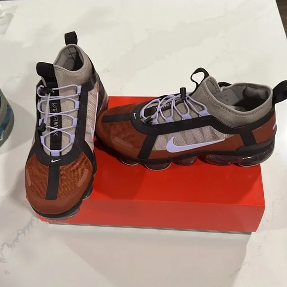 NEW WOMENS NIKE AIR VAPORMAX UTILITY Size 8 Cinnamon/Purple Agate-Burgundy Ash - Picture 14 of 17